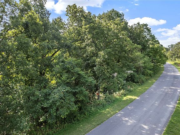 4th image of Whithorn Dr #4
