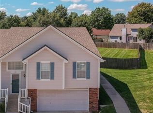 221 High Point Ln, Raymore, MO 64083