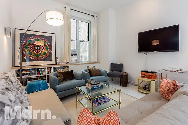 Sold by Mdrn Residential | media 3