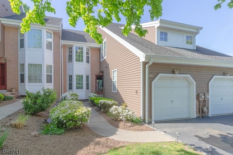 1st image of 337 Araneo Dr