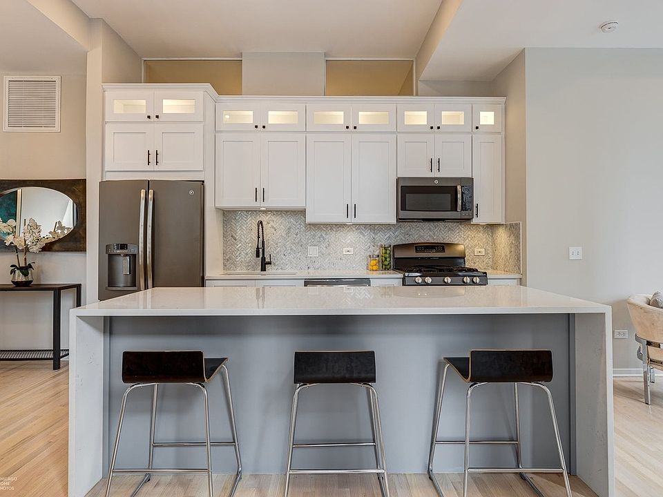 center island + kitchen