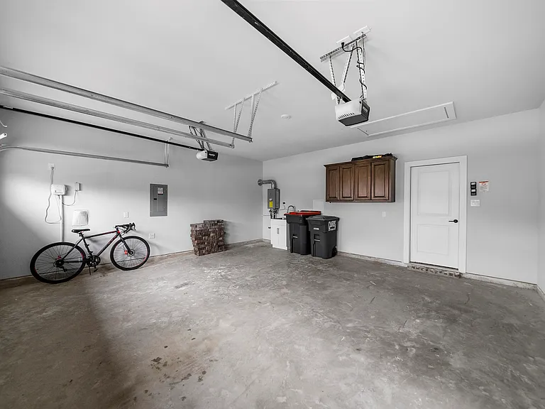 925 Baybrook Ln — Photo 17