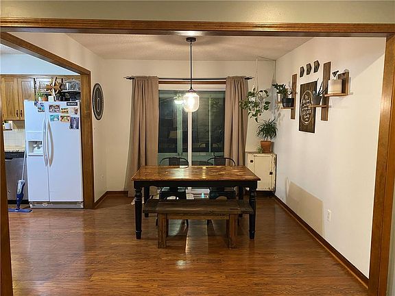 5th image of 207 Garden St