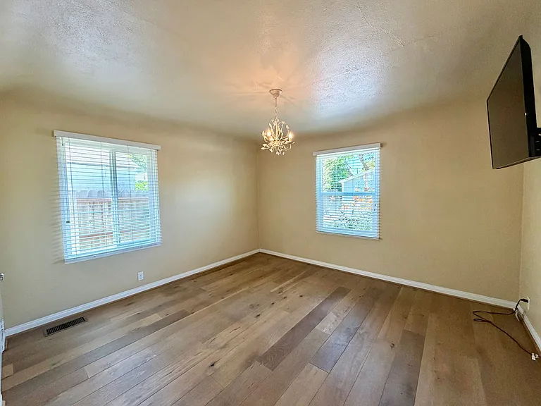 820 W Mission St — Photo 12