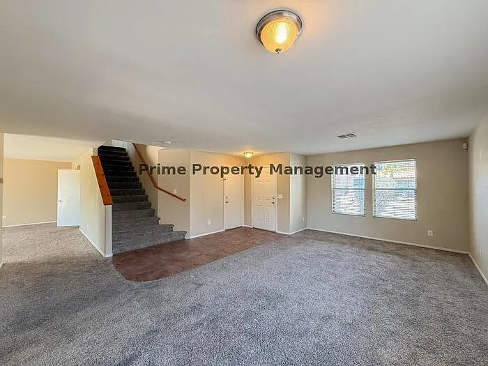 583 W Racine Loop — Photo 4