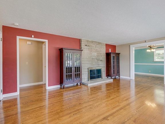 5th image of 800 Carlisle Dr