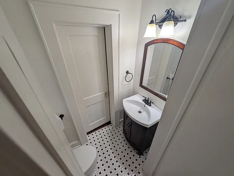 1215 Clarendon St — Photo 19
