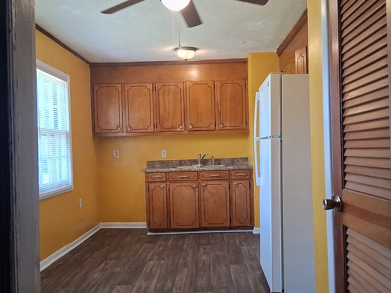 303 Allen Dr — Photo 5