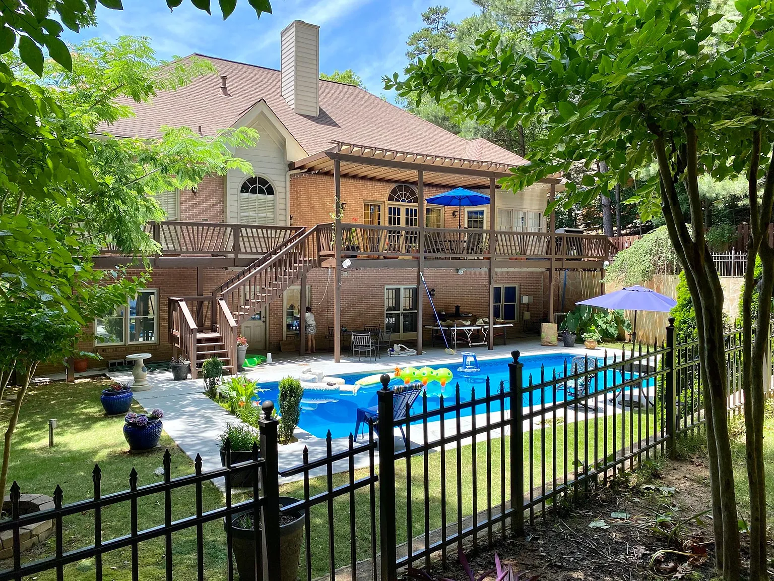 5 bed, 4998 sqft, $3,850 — Photo 1