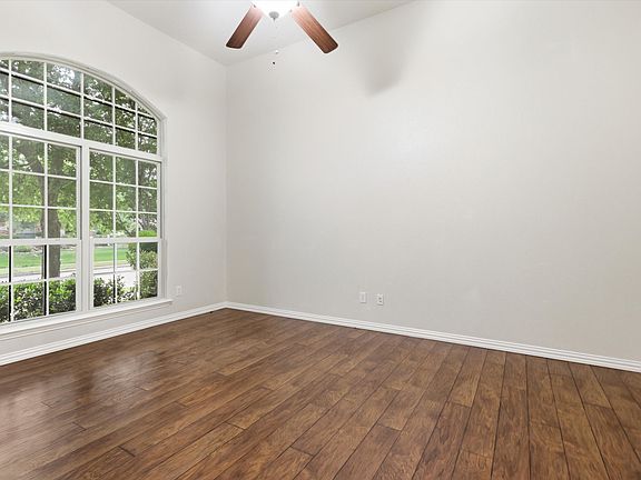 4th image of 217 Cox Dr