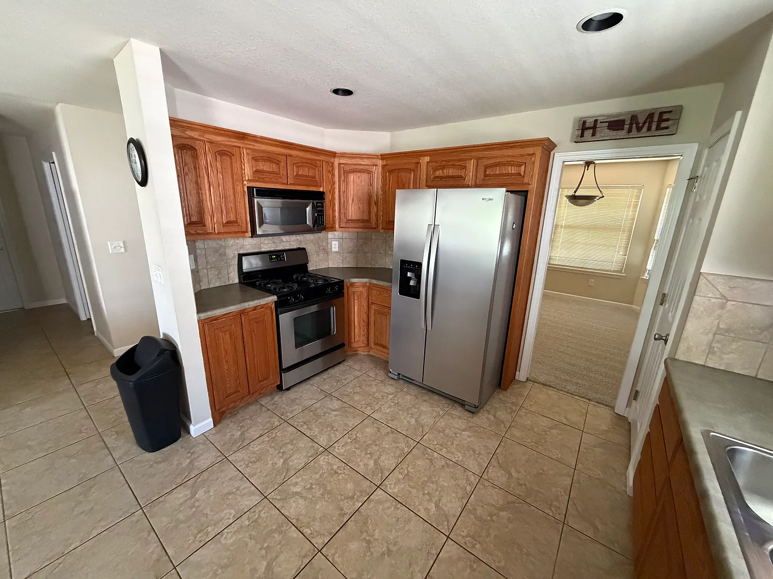 3 bed, 1709 sqft, $2,100 — Photo 3