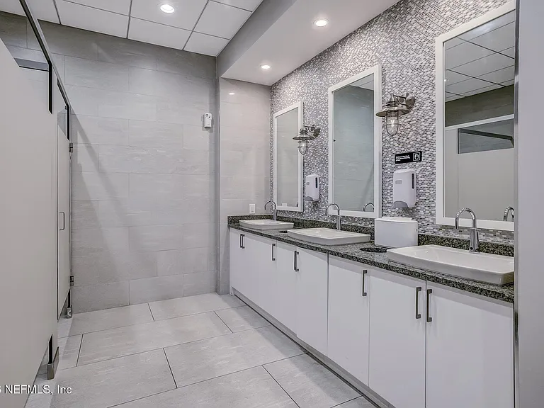571 Marquesa Cir — Photo 63