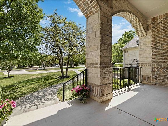 5th image of 205 W Majestic Oak Ln