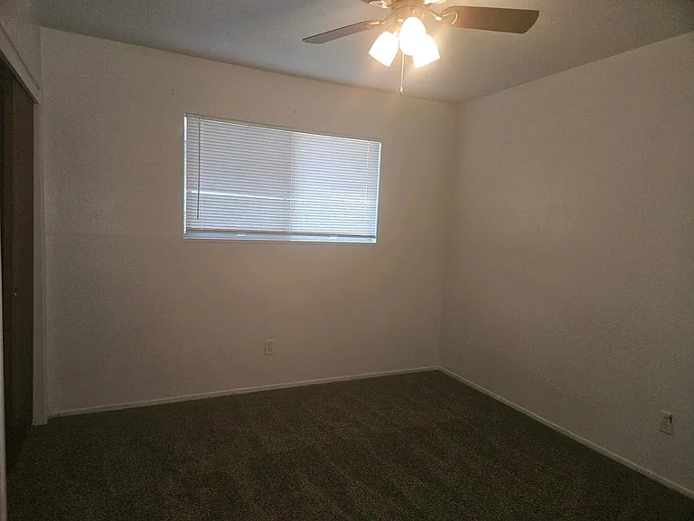 3414 N Ezie Ave — Photo 5