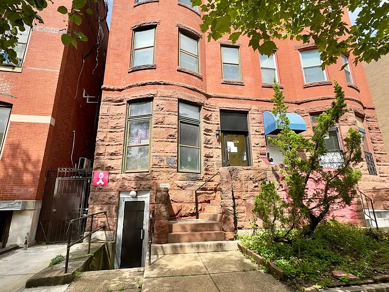 2210 N Charles St — Photo 25