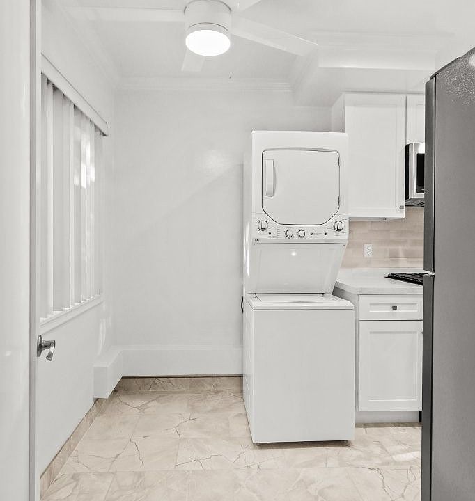 1st image of 1326 S Carmelina Ave APT 1