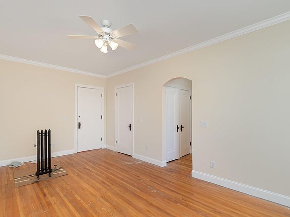 4th image of 145 Chatsworth St S #106