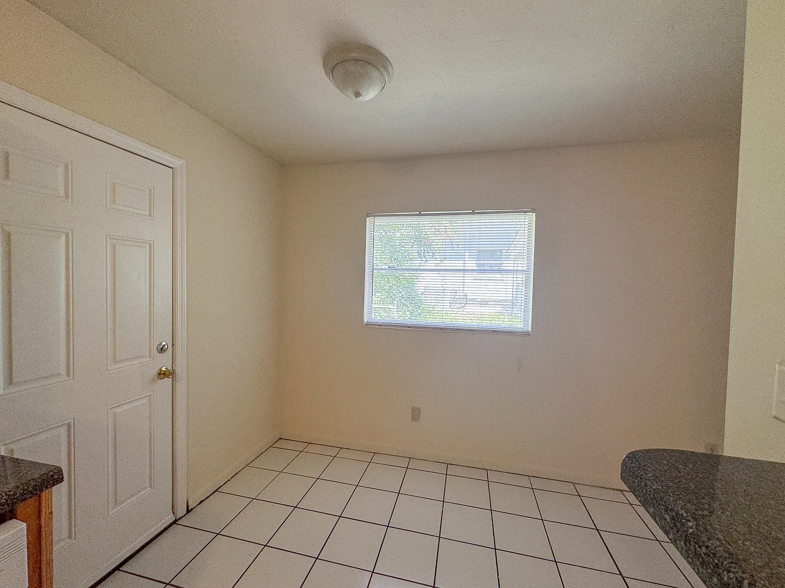 4 bed, 1800 sqft, $2,400 — Photo 4