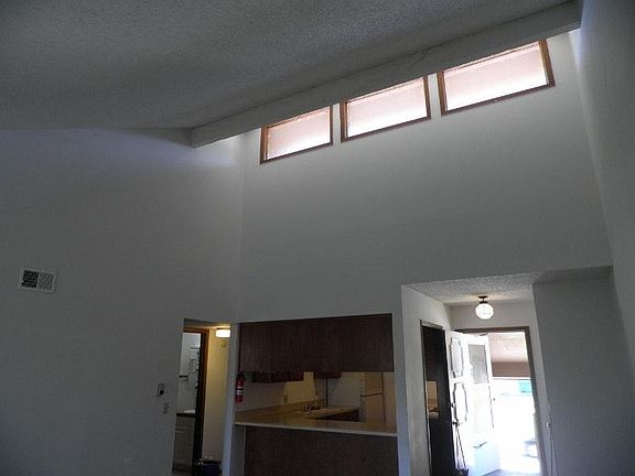 1036 Living room skylight