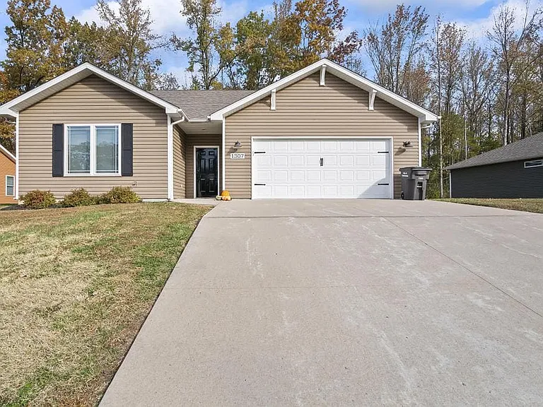 1303 Black Diamond Dr — Photo 21