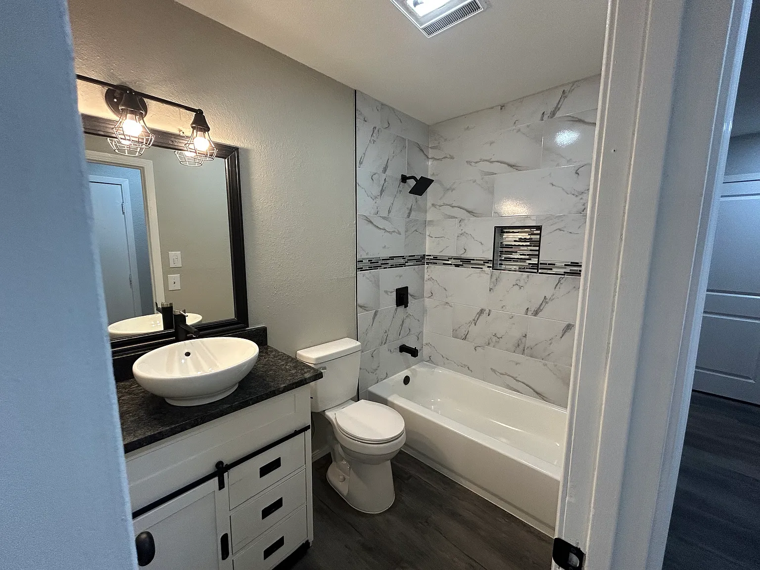 1113 N Narcissus Ave — Photo 4