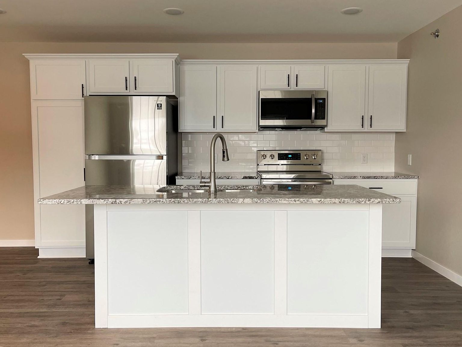 3077 Gateway Dr, Eau Claire, WI 54701 Zillow