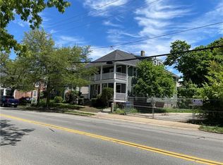 439 Broadway St #B, Newport, RI 02840
