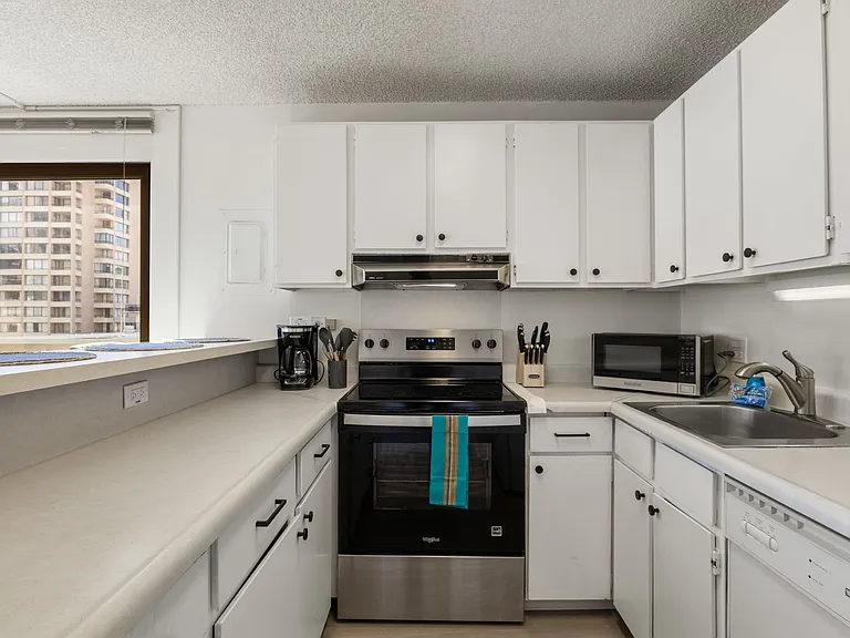 2140 Kuhio Ave #801 — Photo 6