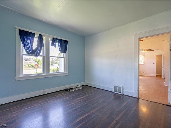 5th image of 14828 Gaskill Dr NE