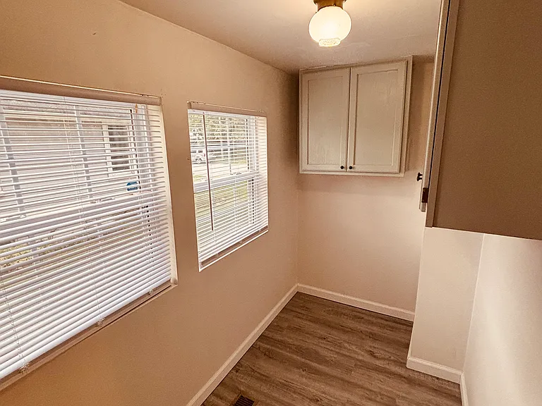 1805 W Adams St — Photo 8