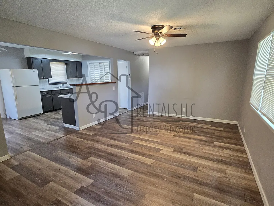 300 E Euclid St