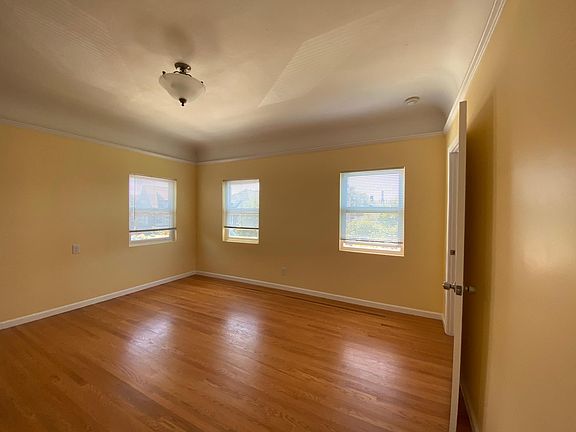 Living Room - Photo 2