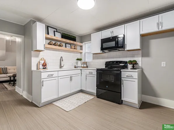 5239 S 21st St, Omaha, NE 68107