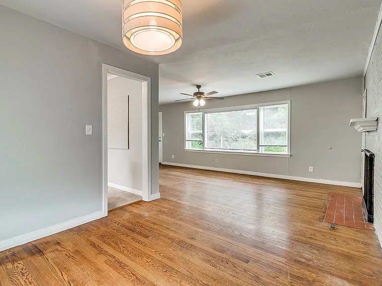1414 Oxford Way — Photo 14