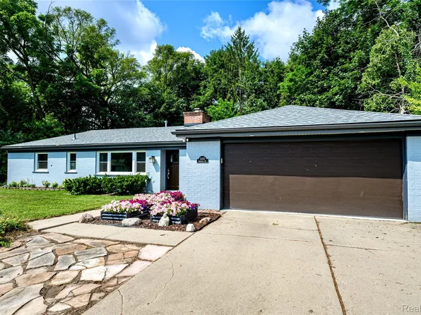 31165 Sheridan Dr, Beverly Hills, MI 48025