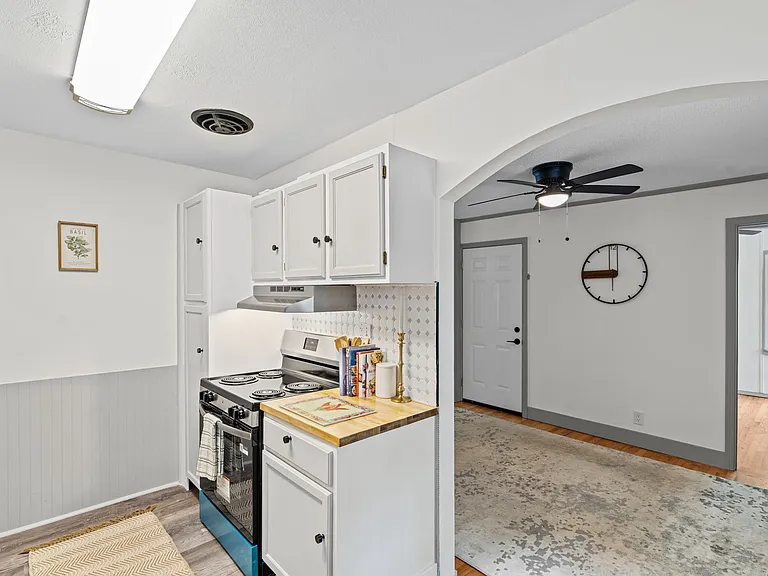 7809 Rosewood Dr — Photo 12