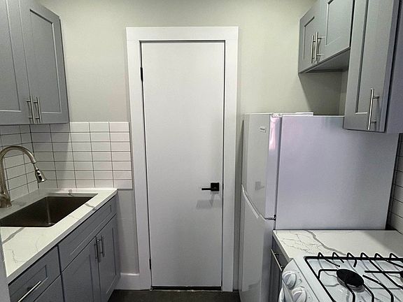 3rd image of 350 E 9th St APT 4