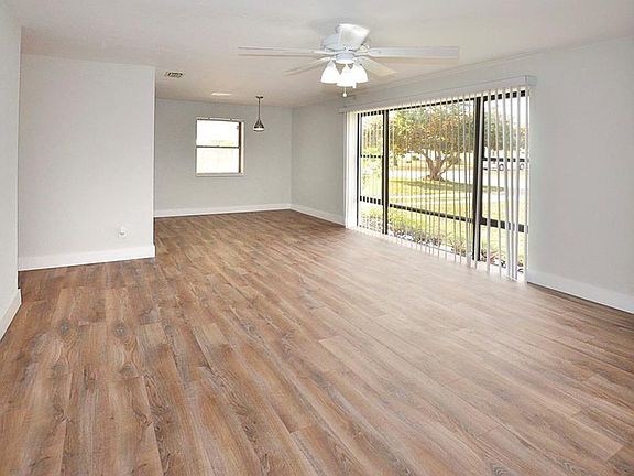 2nd image of 523 20th Pl SW