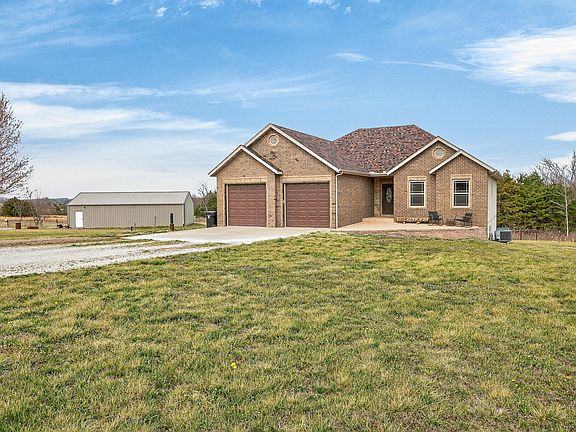 4th image of 2459 Old Hillcrest Road