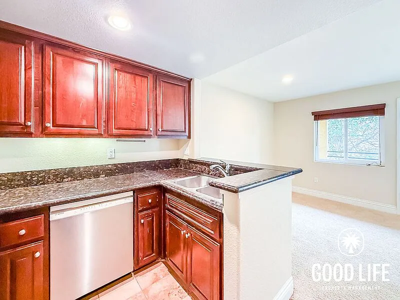 2 bed, 2.5 bath, 1100 sqft, $3,300 — Photo 4