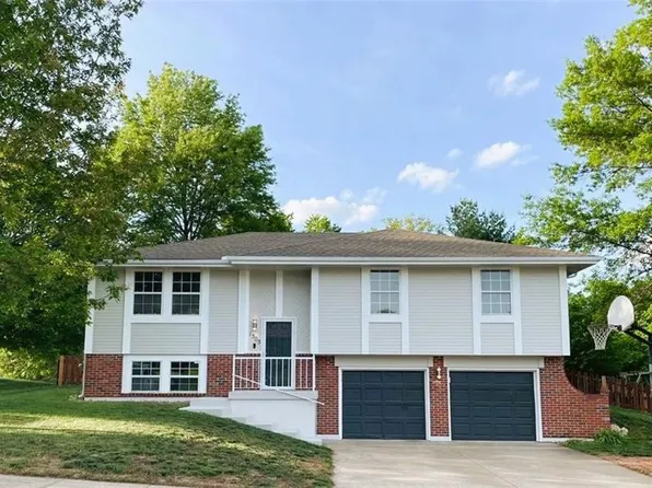 1505 Maple Ln, Pleasant Hill, MO 64080