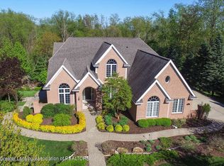 2329 Pine Hollow Dr, East Lansing, MI 48823