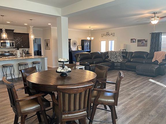 2nd image of 120 Edmund Cir