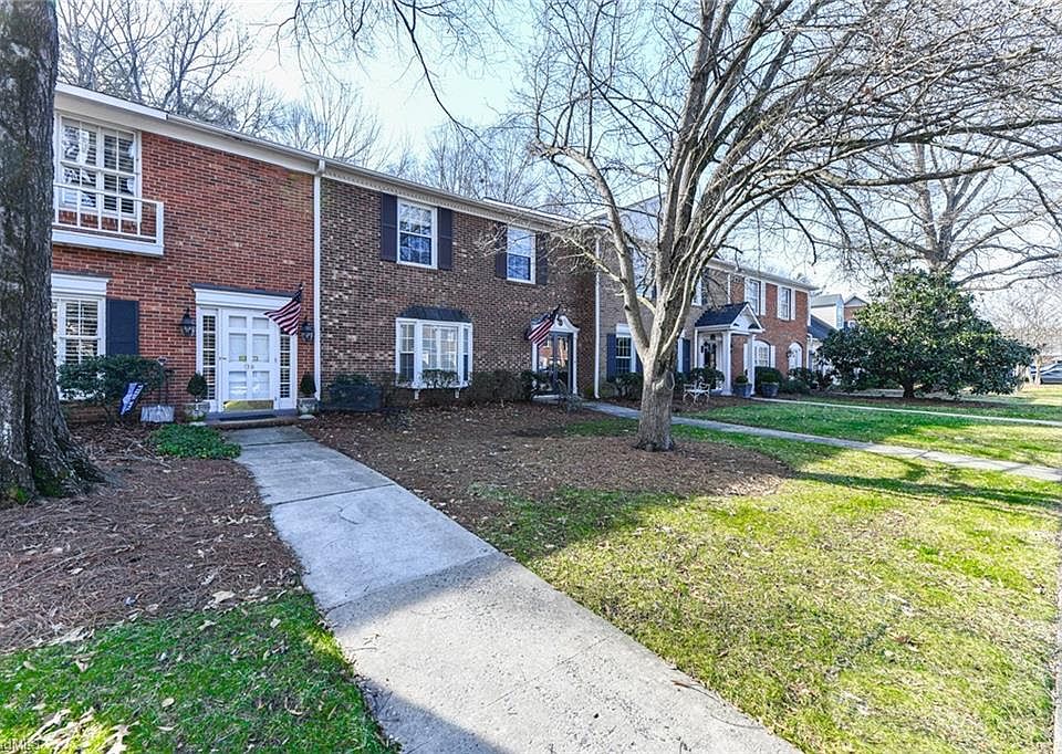 1st image of 9C Fountain Manor Dr