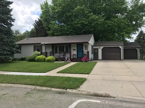 411 Ohio Dr, Brookings, SD 57006