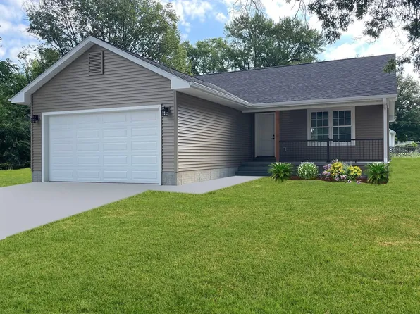 1612 Fulton St, Falls City, NE 68355