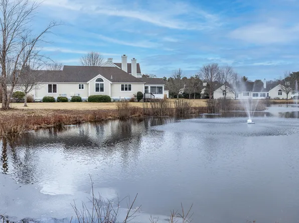 8 Woods Edge Lane, Mashpee, MA 02649