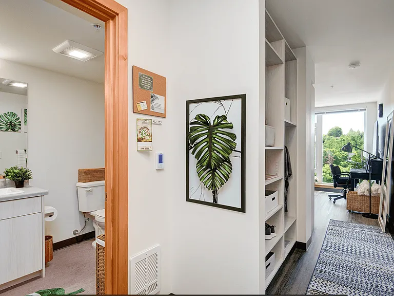Mt Baker The Maddux Apartments — Photo 6