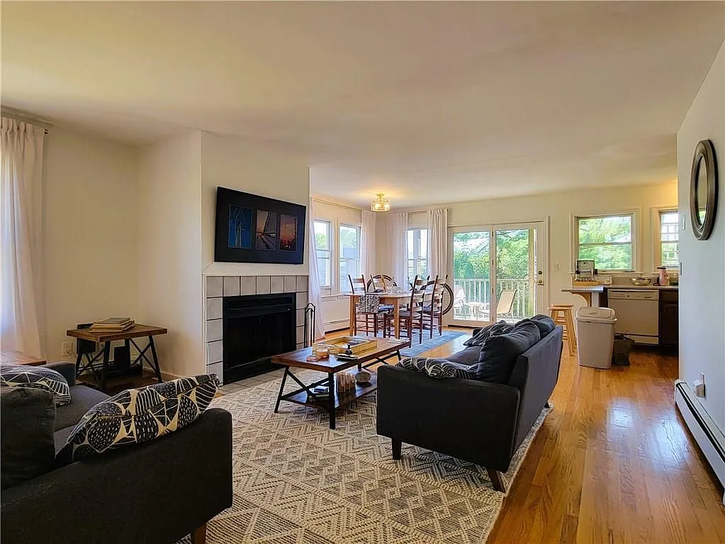 3 bed, 2.0 bath, 1538 sqft, $4,000 — Photo 2