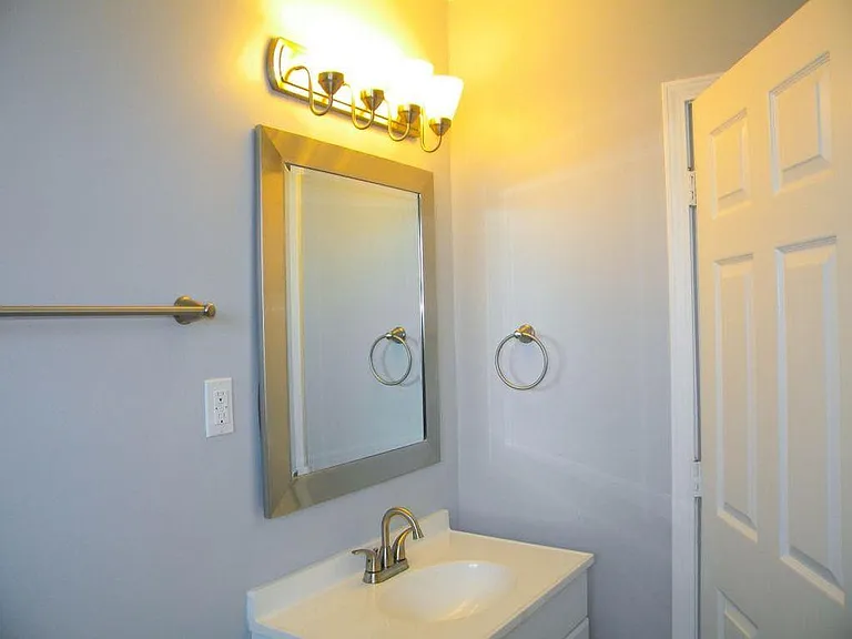 1305 Moses Ave — Photo 15